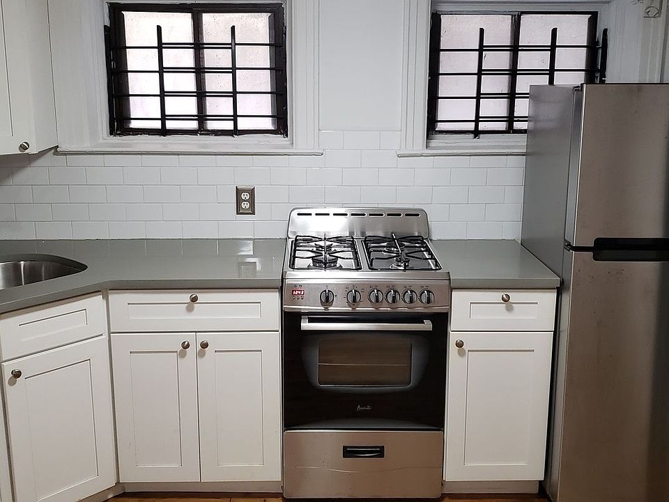 1st image of 62 Maujer St #1