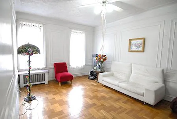 Sold by R New York | media 10