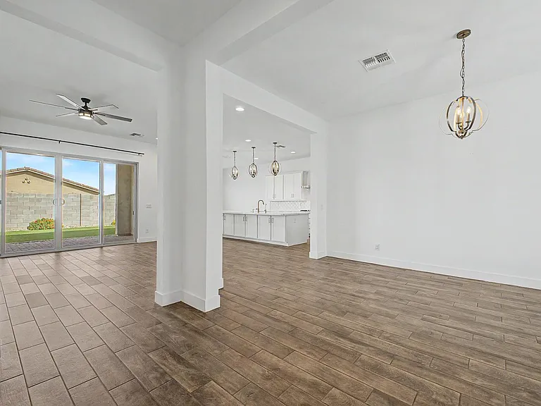 13103 N 174th Dr — Photo 10