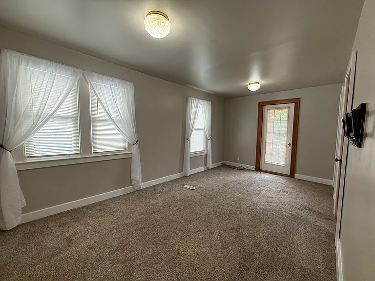 8369 Harding Ave — Photo 14