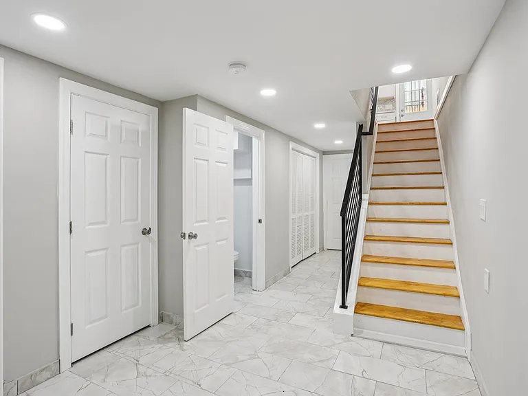 2225 N Waterloo St — Photo 30