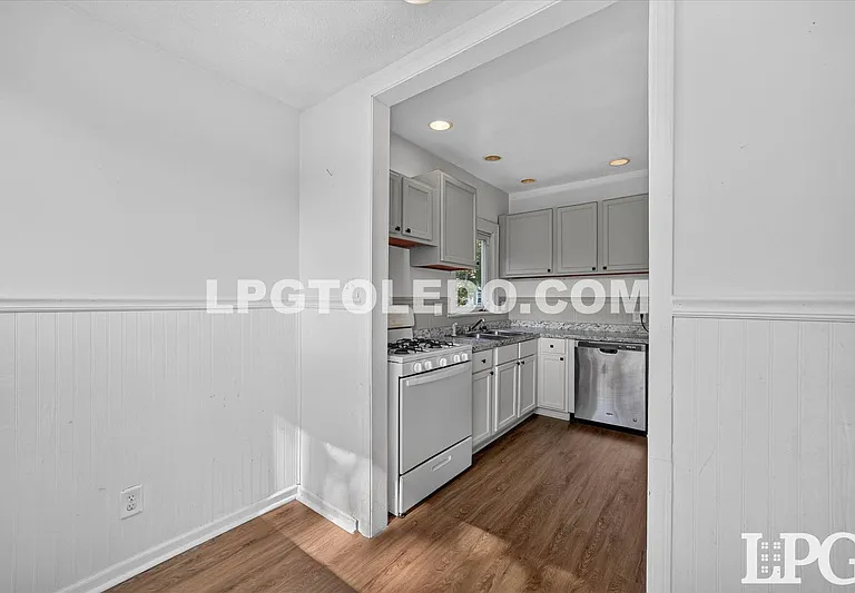 414 Bender Dr — Photo 14