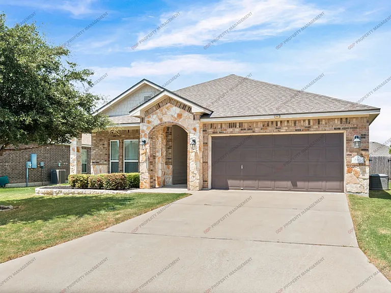 516 Cross Dr — Photo 2