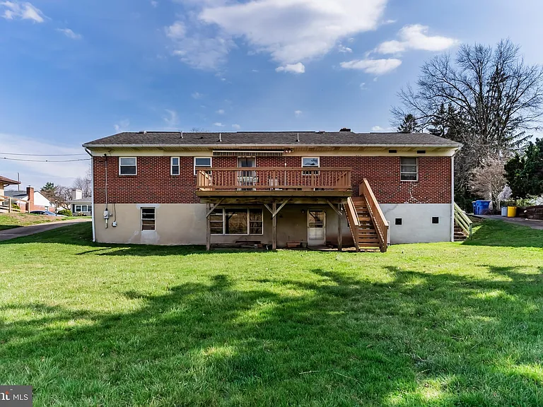 213 Sunset Dr — Photo 20