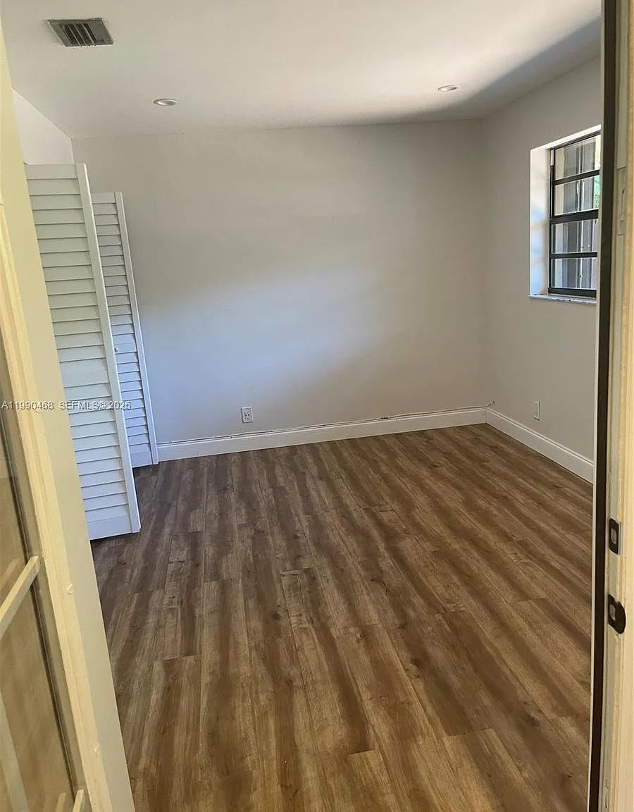 2 bed, 1060 sqft, $2,800 — Photo 4