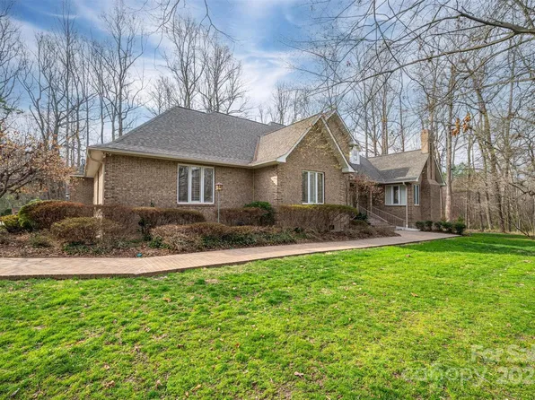 1816 Country Garden Dr, Shelby, NC 28150