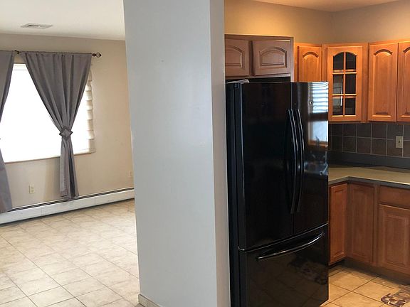 2nd image of 14 Farraday St #1