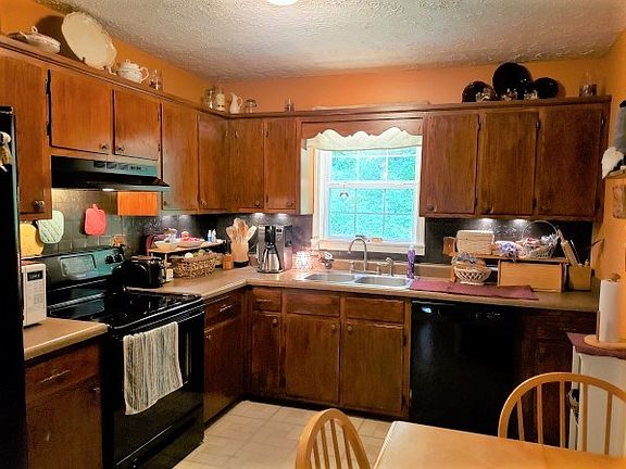 2nd image of 233 Red Pole Hollow Dr