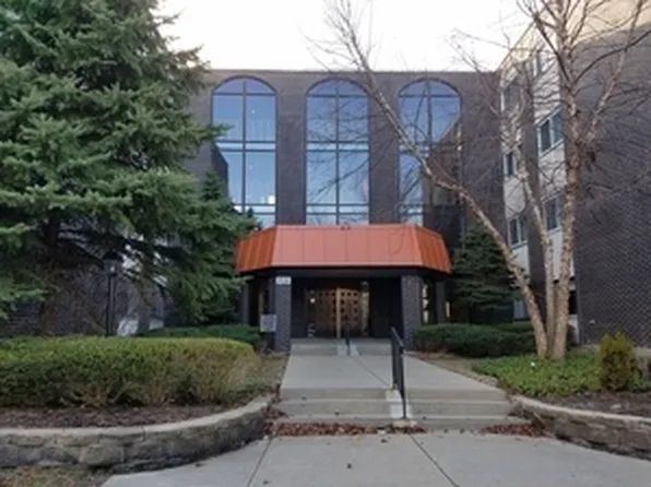 9530 Lamon Ave APT 104, Skokie, IL 60077