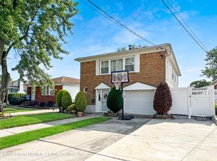 86 Notre Dame Ave, Staten Island, NY 10308