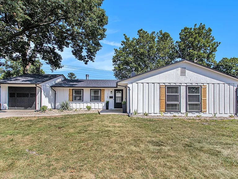 1160 Helmen Dr — Photo 3