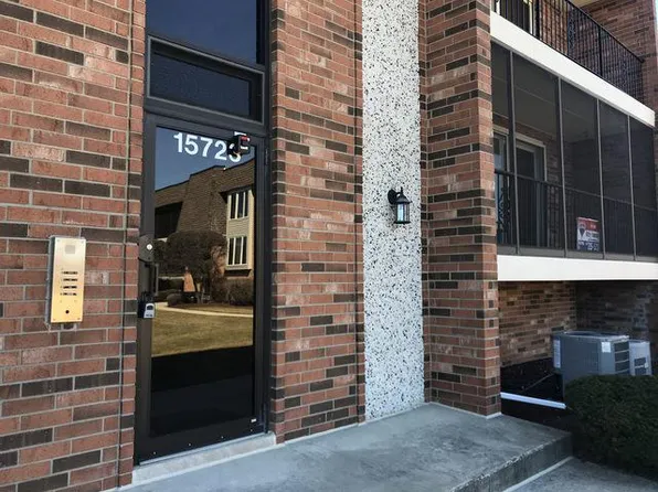 15723 Foxbend Ct APT 1W, Orland Park, IL 60462