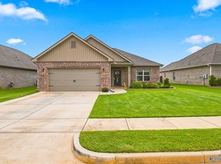 6032 Margie Collins Dr, Owens Cross Roads, AL 35763