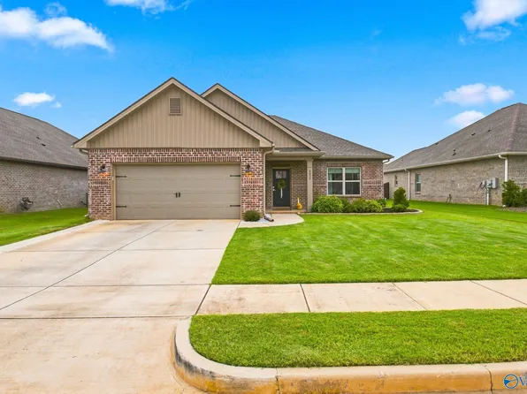6032 Margie Collins Dr, Owens Cross Roads, AL 35763