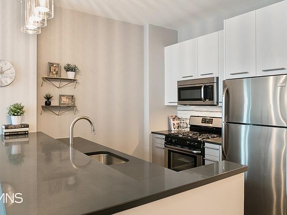 5th image of 4214 Crescent St APT 4D