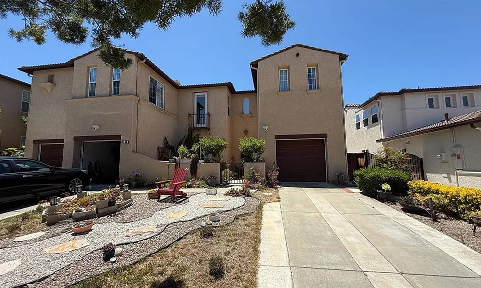 552 Echo Ln