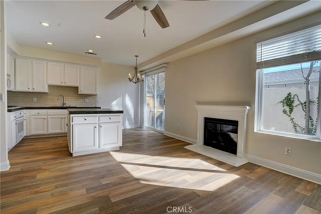 3 bed, 2.5 bath, 1505 sqft, $3,450 — Photo 3