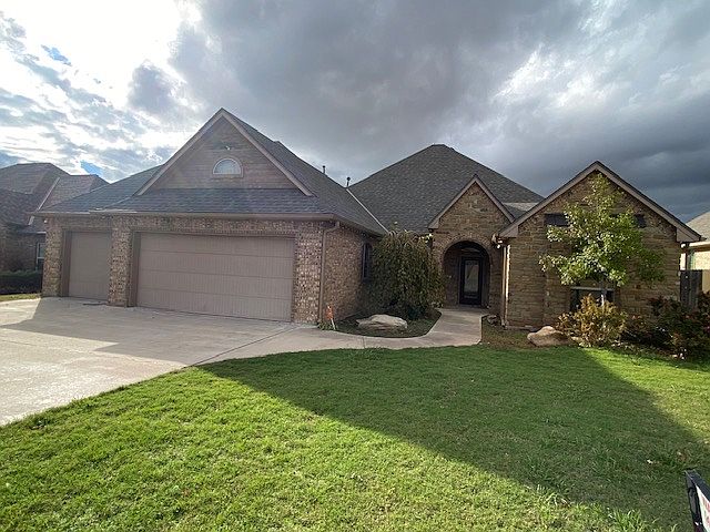 1st image of 612 NW Brookhaven Ptwy