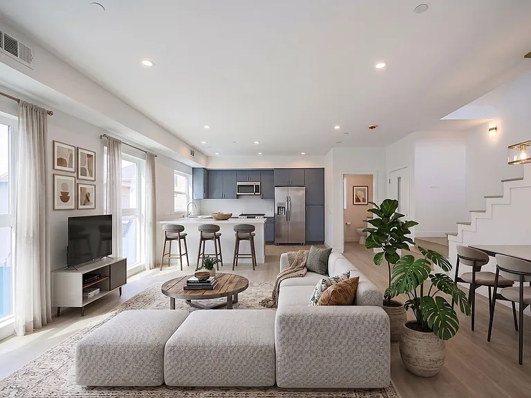 5263 Cartwright Ave — Photo 2