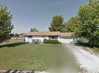 225 N 4th St, Carthage, IL 62321