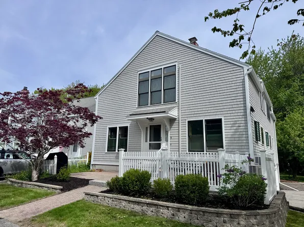 9 Benjamin Hubbard Lane #9, Kennebunk, ME 04043
