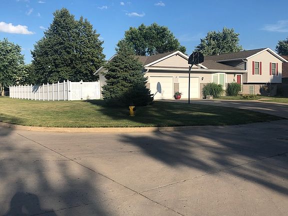 2nd image of 318 E Old Orchard Dr