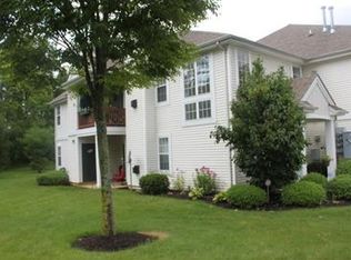 870 Honeybrook Cir, Stewartsville, NJ 08886