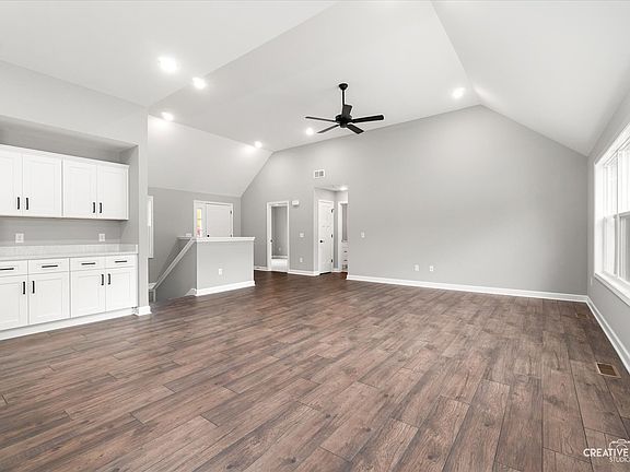 5th image of 909 Bainbridge Ct