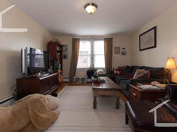 4th image of 46 Aspinwall Ave #003