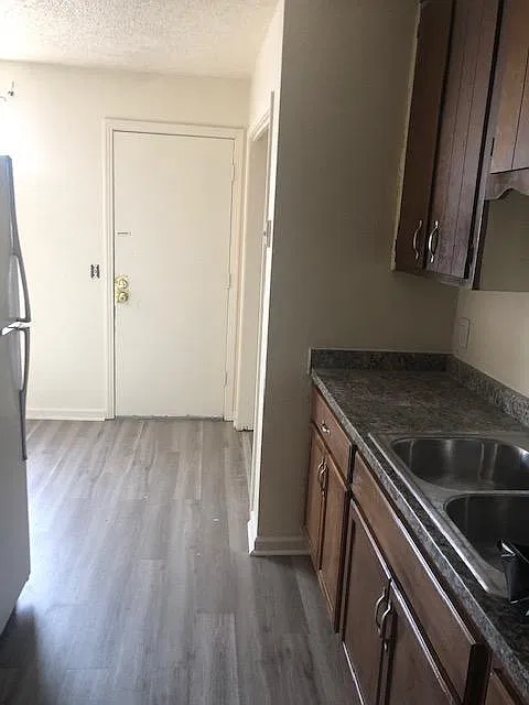 3 bed, 1107 sqft, $1,550 — Photo 4