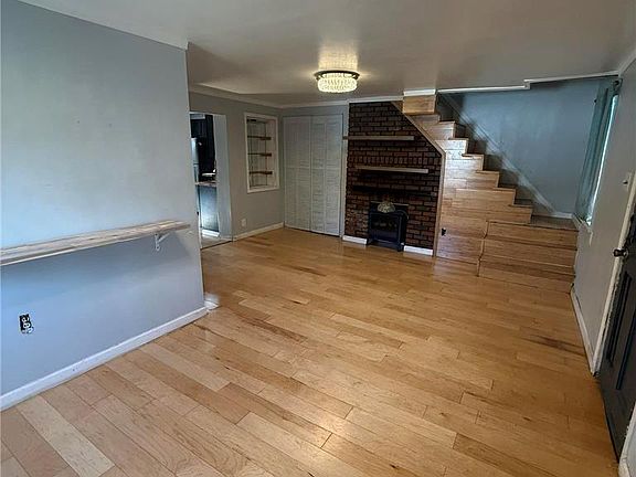 3rd image of 17 Holland St