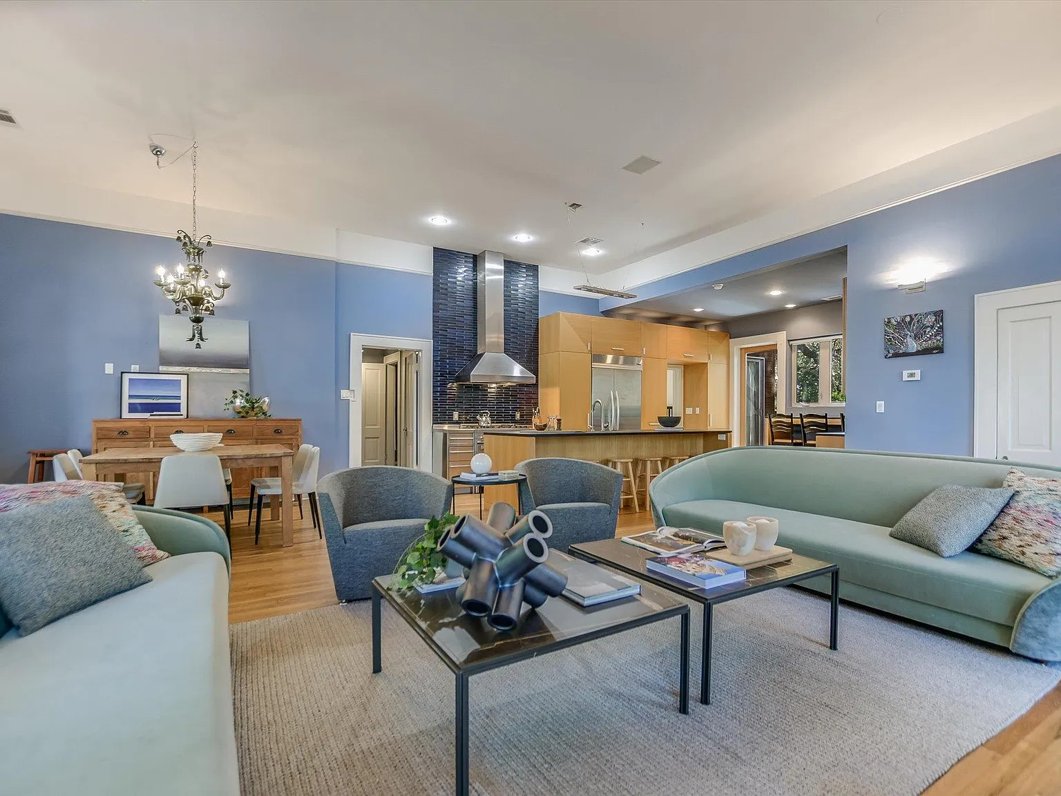 3 bed, 3.5 bath, 2329 sqft, $7,000 — Photo 3