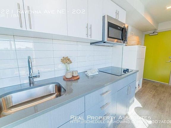 5th image of 5221 Ravenna Ave NE #102