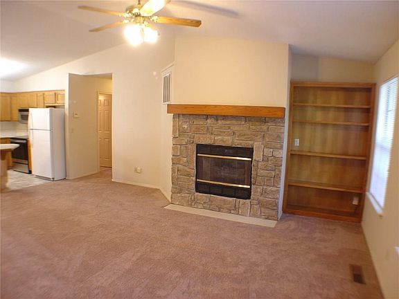 4th image of 50 Westbury Dr