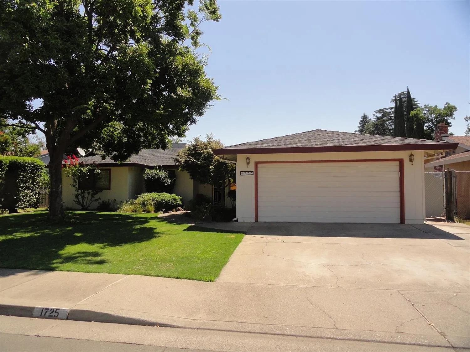 1725 Clark Ave photo 1