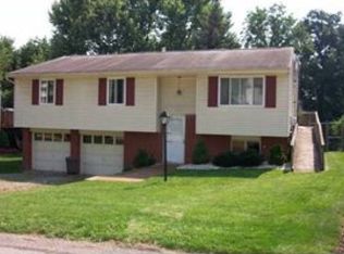 324 Oak Rd, Pittsburgh, PA 15239