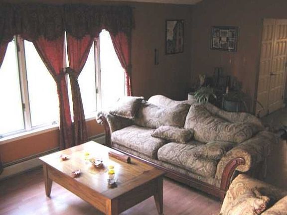 2nd image of 3 Clearwater St