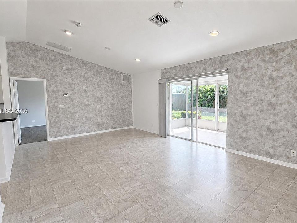1st image of 547 High Hawk Cir