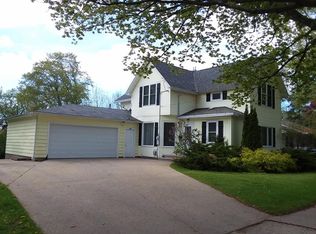 805 N 5th Ave, Sturgeon Bay, WI 54235