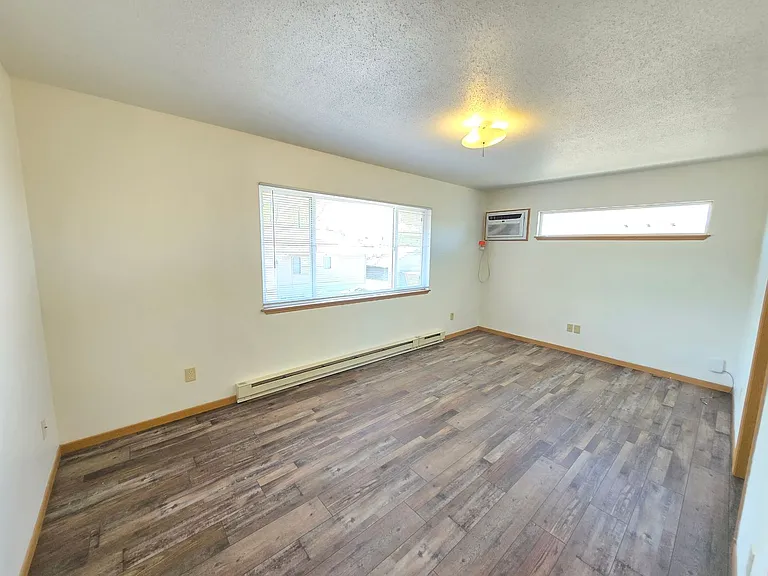 421 S Williams Ave — Photo 1