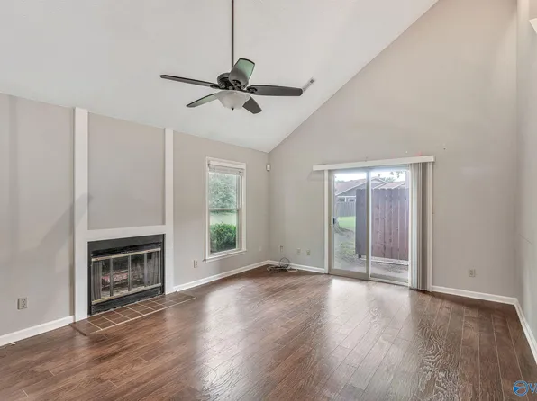 302 Autumn Ln, Madison, AL 35758