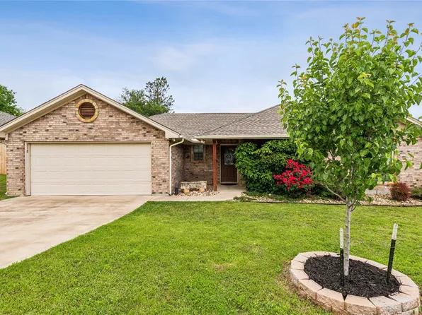 518 Sweetwater Dr, Weatherford, TX 76085