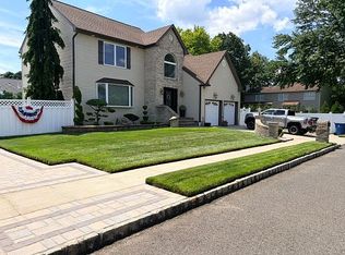 2 Cleveland Ave, Monroe Township, NJ 08831