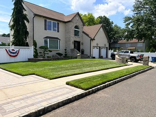 2 Cleveland Ave, Monroe Township, NJ 08831