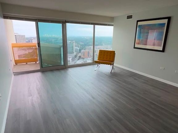 3rd image of 1720 Maple Ave APT 2470