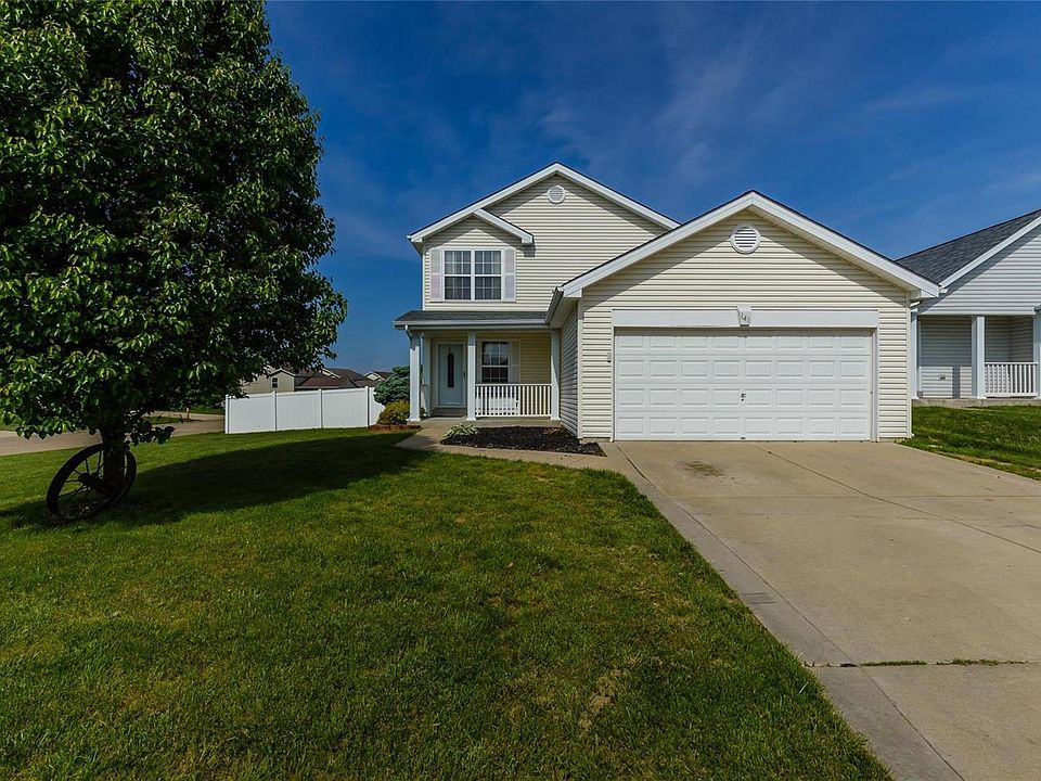 1 1/2 STORY, 4BR, 2.5BA, 1760 sqft, newer roof, privacy fence, and large deck.