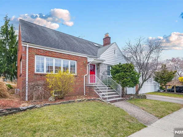 150 Vreeland Ave, Leonia, NJ 07605