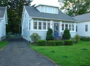 97 Crescent Dr, Albany, NY 12208