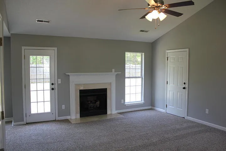 3BD/2BA Ranch in Dorchester II Schools-Available Now — Photo 2