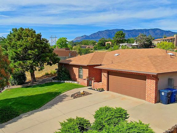 3rd image of 3800 Calle Olivo NE